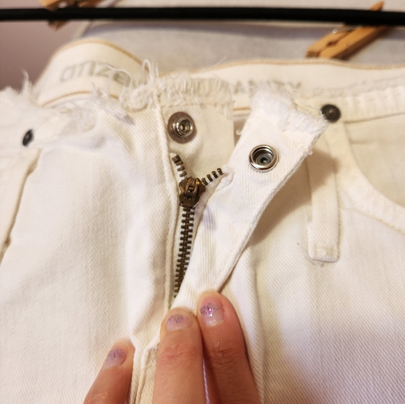 Super low rise Citizen of humanity jean shorts - Picture 8 of 11